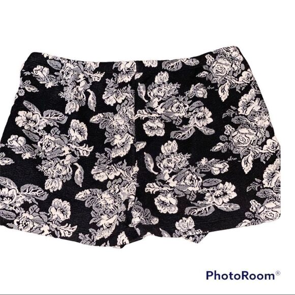 SO RAD by Atv NWT Floral Asymmetrical Skort - Picture 2 of 3